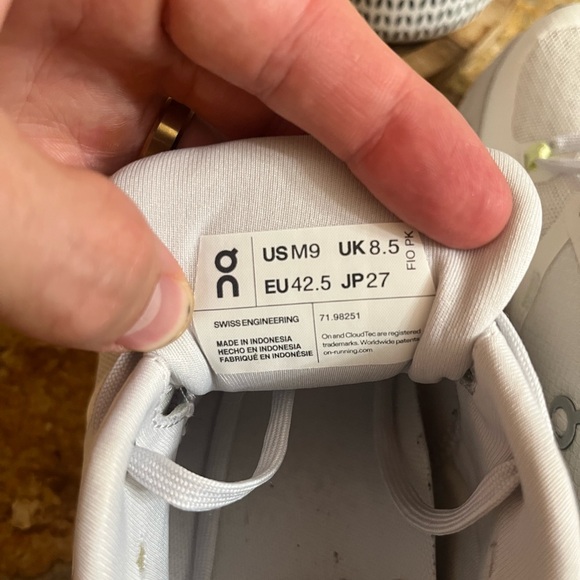 On cloudflyer 4 size 9 - Picture 6 of 9